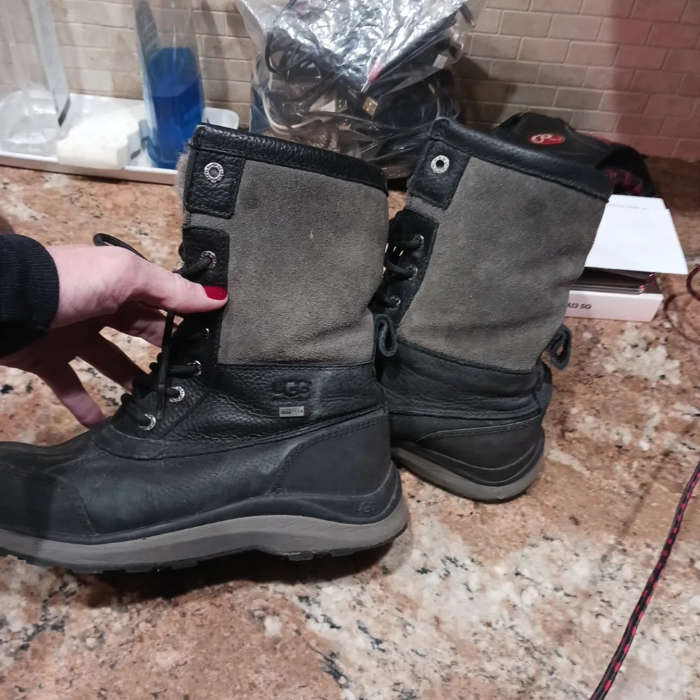UGG Women's Adirondack III Black Grey Waterproof Leather Snow Boots. Size 8 - Picture 4 of 11